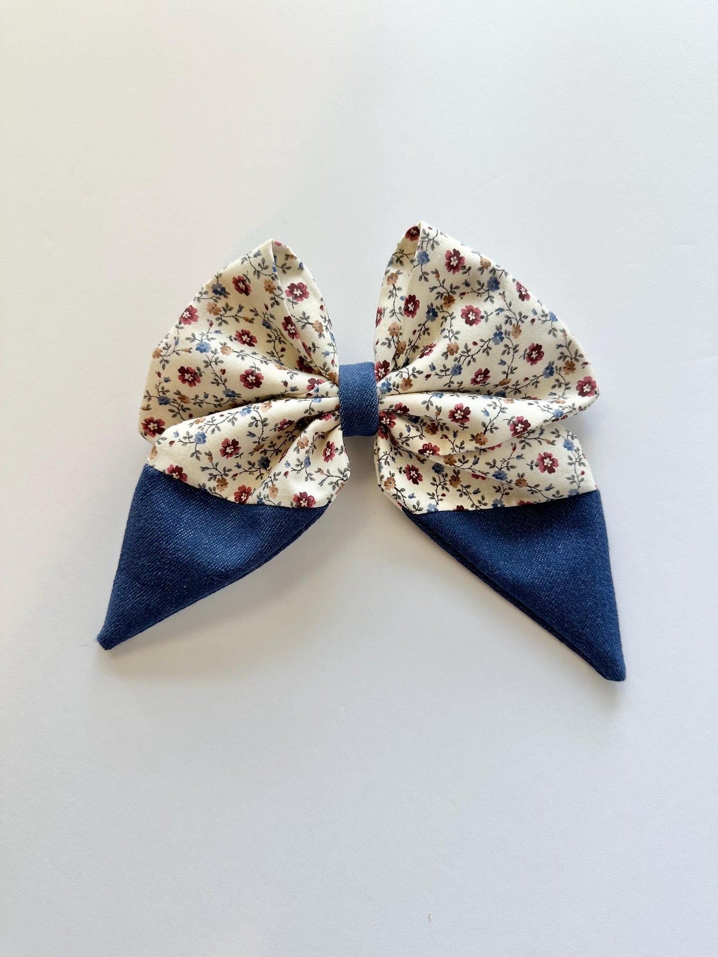 Small Flowers Crème Colored Combined with Strentchy Blue Jean Hair Bow with Tails