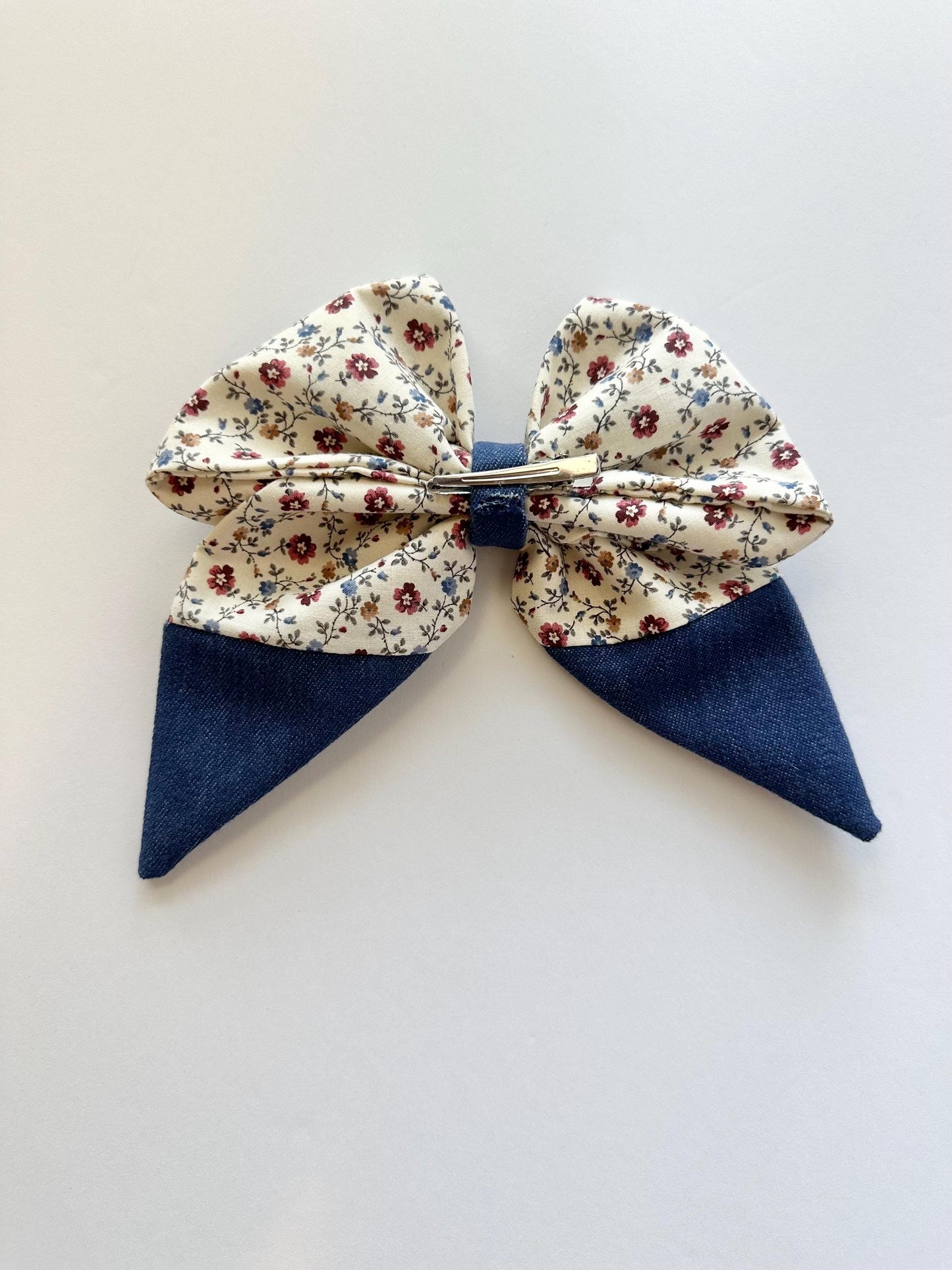 Small Flowers Crème Colored Combined with Strentchy Blue Jean Hair Bow with Tails