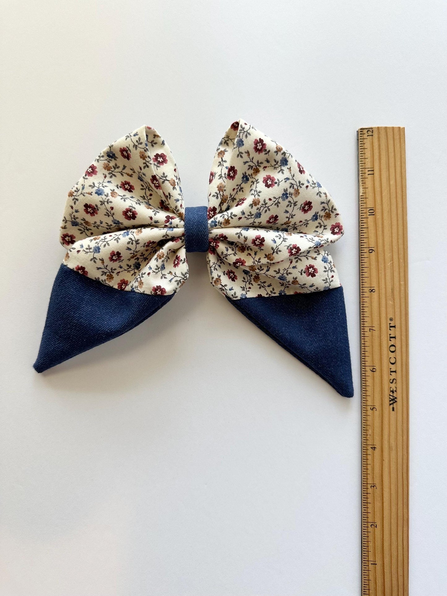 Small Flowers Crème Colored Combined with Strentchy Blue Jean Hair Bow with Tails