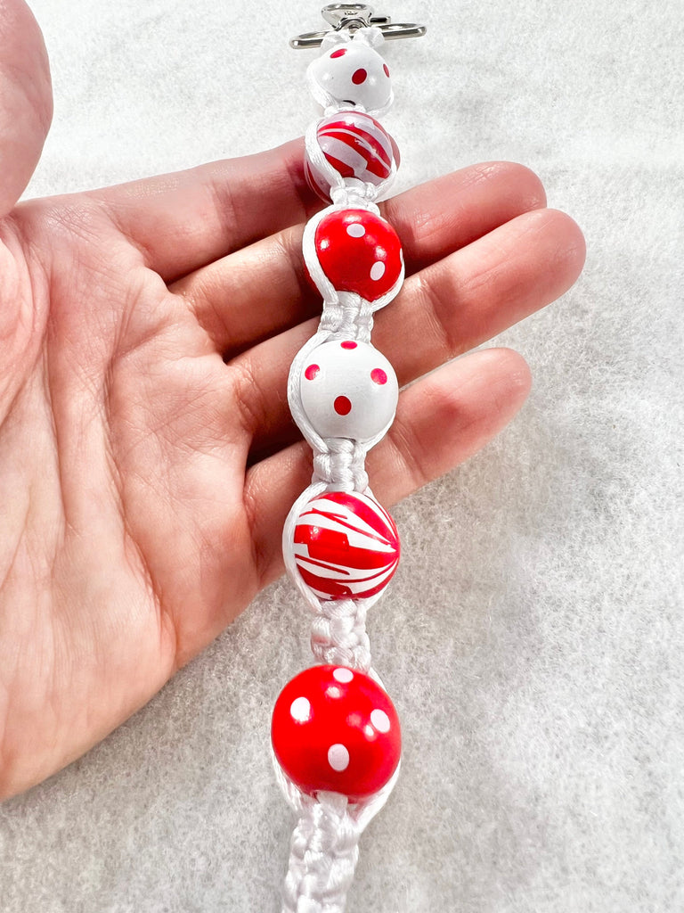 Handmade Peppermint Chunky Bead Keychain – Red & White Wooden Beads and Macramé Design